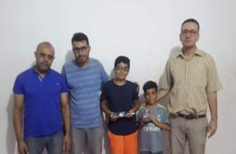 تكريم شقيقين فلسطينيين في مخيم برج البراجنة لتفوقهم الدراسي وحسن سلوكهم