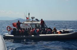 خفر السواحل التركي يوقف 80 مهاجرًا غير نظامي بينهم فلسطينيين 