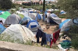 فلسطينيون سوريون يواجهون شتاء اليونان في خيام متهالكة لا تقي الحر والبرد