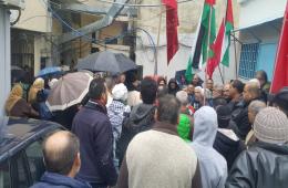 فلسطينيو سورية يعتصمون  أمام مكتب الأونروا في مخيم البداوي
