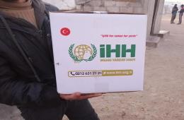 توزيع طرود منظفات في مخيم دير بلوط والمحمدية