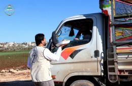 فلسطينيي سورية للإغاثة توزع مساعداتها على المهجرين شمال سورية
