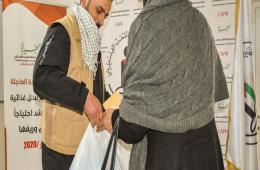 توزيع مساعدات على عدد من العائلات الفلسطينية بدمشق وريفها 