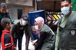 شاهد: بالصور حملةَ تنظيفٍ وتعقيمٍ في عددٍ من أحياء مخيم سبينة 