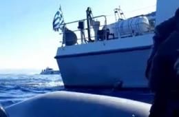 الخفر اليوناني يعتدي على مهاجرين في عرض البحر 