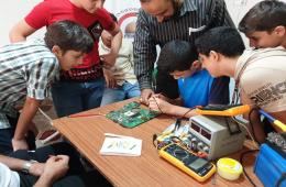 لاجئون من فلسطينيي سوريا ينهون دورة تدريبية في الريحانية جنوب تركيا