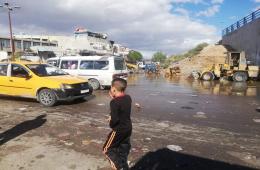 برك المياه الآسنة تضيق الطريق وتهدد حياة اللاجئين في مخيم جرمانا