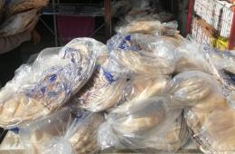 توزيع 200 ربطة خبز على العائلات الفلسطينية السورية في مخيم عين الحلوة 