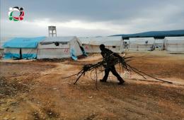 الفلسطينيون في مخيم دير بلوط يشكون قلة مواد التدفئة وشحّ المساعدات الإغاثية
