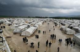 شاهد: في مخيمات الموت.. الشتاء يعمق جراح الفلسطينيين المهجرين في الشمال السوري 