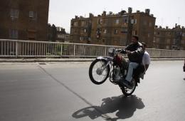 مخيم سبينة.. مطالبات بالحد من انتشار الدراجات النارية