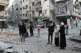 نازحو اليرموك يجددون مطالبتهم بإعادتهم إلى مخيمهم