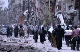 أهالي مخيم اليرموك يطالبون وزير خارجية سورية اتباع الأقوال بالأفعال