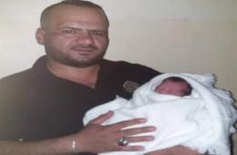 ابتهاجاً بانتصار غزة.. فلسطيني يطلق اسم "سيف القدس" على مولوده الجديد