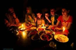 أحياء عديدة في مخيم درعا بلا كهرباء منذ 8 أيام 