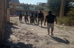 تنفيذاً لاتفاق التسوية، قوات تابعة للنظام السوري وروسيا تدخل مخيم درعا