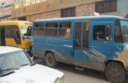 طلاب مخيم حندرات النازحون في حلب يطالبون الأونروا بتوفير بدل النقل 