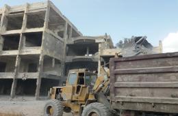 مخيم اليرموك. بدء ترحيل أنقاض ٣ مراكز للأونروا تمهيداً لترميمها