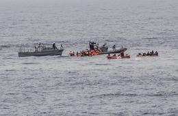 مطالبات بالكشف عن المهربين والسماسرة في قضية غرق قارب يقل فلسطينين سوريين