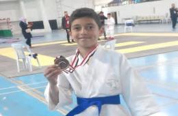 طفل فلسطيني يحقق المركز الثالث في بطولة الجمهورية للكاراتيه
