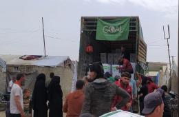 توزيع طرود غذائية في مخيمي دير بلوط والمحمدية