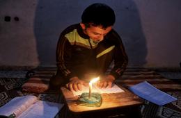 انقطاع الكهرباء لساعات طويلة هاجس يؤرق طلاب مخيم السيدة زينب