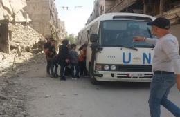 مع بدء العام الدراسي.. حافلات الأونروا تنقل طلاب مخيم اليرموك إلى مدارسهم 