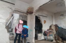 مناشدة لمساعدة عائلات منازلها بلا نوافذ في مخيم اليرموك