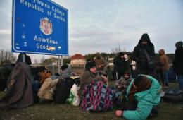 بينهم فلسطينيون. الشرطة الصربية تُرحّل عشرات اللاجئين إلى الحدود الجنوبية