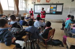 جلسات توعية بمخاطر مرض السكري للطلبة الفلسطينيين بمنطقة دمر 