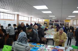 في اليوم الدولي لذوي الإعاقة. معرض للكتاب في مخيم حمص