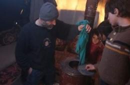 سوريا. العائلات الفلسطينية تحرق ملابسها وأثاث منازلها للحصول على الدفء