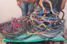 مخيم خان الشيح. تعرض الكابلات الكهربائية الخاصة بالمنازل للسرقة
