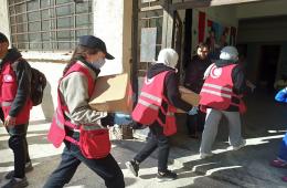 الهلال الأحمر الفلسطيني يوصل مساعدات للمخيمات المتضررة من الزلزال