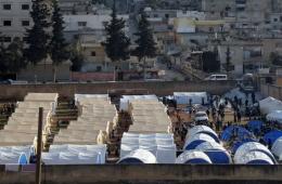 بعد بيعه منزله. فلسطيني يتكفل ببناء 400 خيمة لمتضرري الزلزال في شمال سوريا