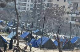 مخيم النيرب.. الأهالي ينصبون الخيام على أطراف المخيم خوفاً من انهيار منازلهم