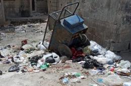 أهالي مخيم خان دنون يشتكون تراكم القمامة وسوء الخدمات