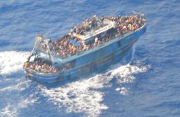 مصير مجهول لثمانية لاجئين فلسطينيين سوريين في حادثة غرق قارب المهاجرين