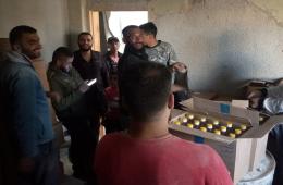 توزيع سلات غذائية في مخيم درعا