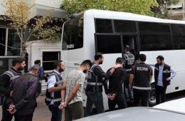 مصير مجهول في انتظارهم.. السلطات التركية تعتقل 30 فلسطينياً سورياً  