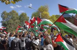 وقفة احتجاجية لطلاب فلسطينيين وسوريين في دمشق تندد بالعدوان الإسرائيلي على غزة