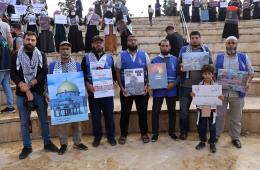 فلسطينيو سوريا يشاركون في وقفة تضامنية مع غزة نظمتها المنظمات الإغاثية في الشمال السوري
