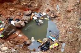 عطل في الصرف الصحي يهدد صحة وسلامة الأهالي في مخيم درعا