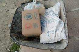 توزيع سلالاً غذائية على العائلات الفلسطينية في مخيم درعا