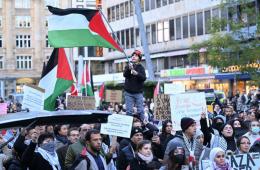 فلسطينيون سوريون يتظاهرون في أوروبا ضد العدوان الإسرائيلي على غزة
