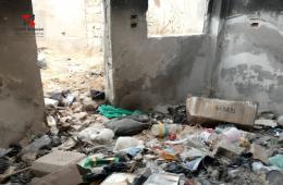 مخيّم درعا.. شكاوى من تراكم النفايات وانتشار الحيوانات في المنازل المهجورة