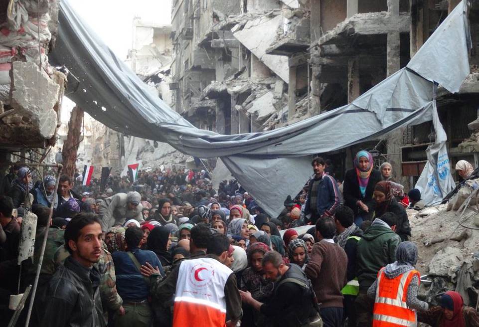 Shooting and Recriminations Causing Aids Suspension at the Besieged Yarmouk.
