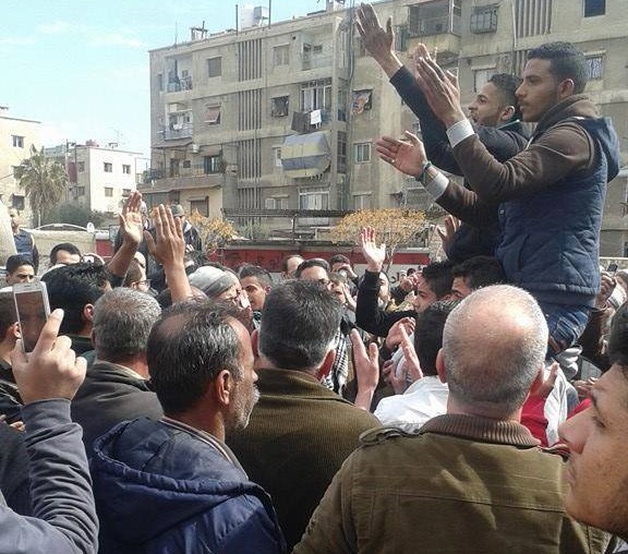 The Displaced People of the Yarmouk Camp Sit-In at its Main Entrance to Demand their Return 