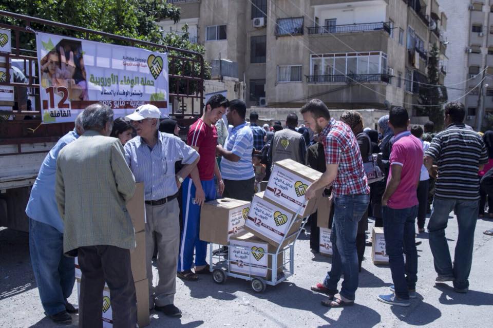 Relief Organizations Continue Distributing Aids to the Displaced People of Yarmouk