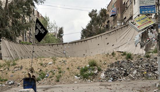ISIS Gives the Besieged People of Yarmouk a Time Limit till Tuesday to Get out of Areas Controlled by Fatah Al Sham 